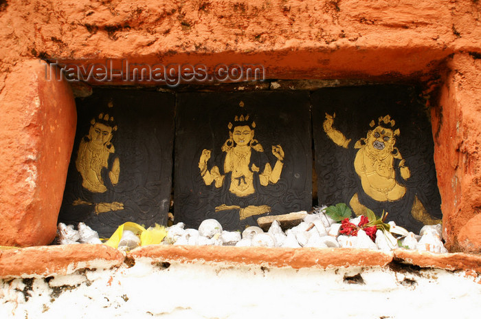 bhutan312: Bhutan - trio of Buddhist figures in the main wall of the Chendebji Chorten - photo by A.Ferrari - (c) Travel-Images.com - Stock Photography agency - Image Bank