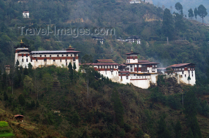 bhutan313: Bhutan - Trongsa Dzong - built on a mountain spur above the gorges of the Mangde Chhu river - photo by A.Ferrari - (c) Travel-Images.com - Stock Photography agency - Image Bank