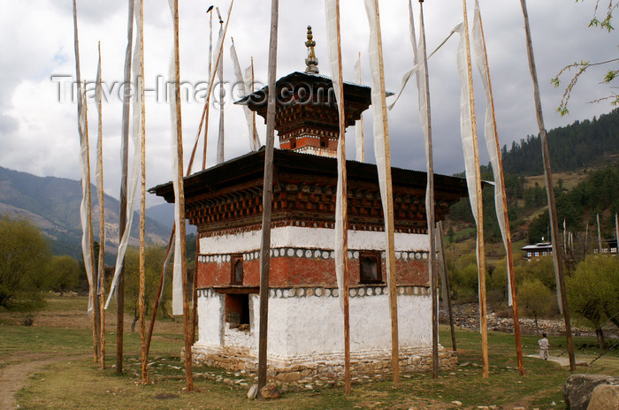 bhutan354: Bhutan - Kizum - chorten with prayer flags - photo by A.Ferrari - (c) Travel-Images.com - Stock Photography agency - Image Bank