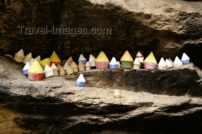 bhutan361: Bhutan - Membartsho, Bumthang District - clay offerings - photo by A.Ferrari - (c) Travel-Images.com - Stock Photography agency - Image Bank