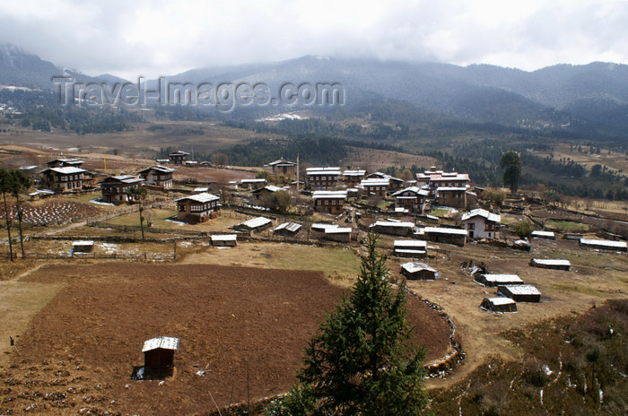 bhutan372: Bhutan - Shingkhar village from above - Zhemgang District - photo by A.Ferrari - (c) Travel-Images.com - Stock Photography agency - Image Bank