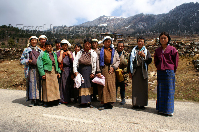 bhutan383: Bhutan - Ura valley - Bhutanese villagers - photo by A.Ferrari - (c) Travel-Images.com - Stock Photography agency - Image Bank