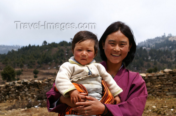 bhutan384: Bhutan - Ura valley - Bhutanese woman with a baby - photo by A.Ferrari - (c) Travel-Images.com - Stock Photography agency - Image Bank