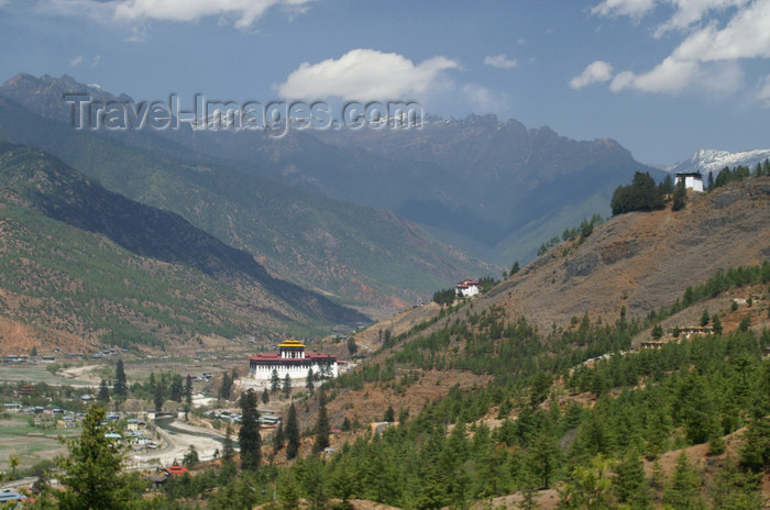 bhutan39: Bhutan - Paro: Paro Dzong and Bhutan's national museum, seen the hills - photo by A.Ferrari - (c) Travel-Images.com - Stock Photography agency - Image Bank