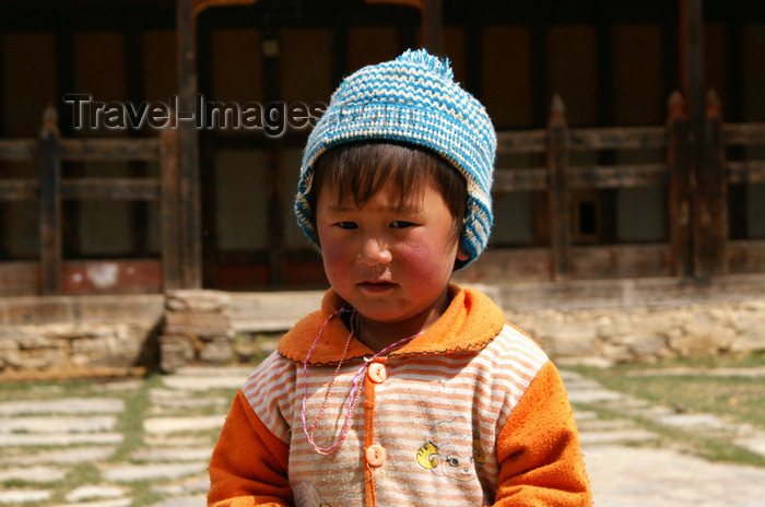 bhutan391: Bhutan - Ura village -  Child outside the Geyden Lhakhang - photo by A.Ferrari - (c) Travel-Images.com - Stock Photography agency - Image Bank