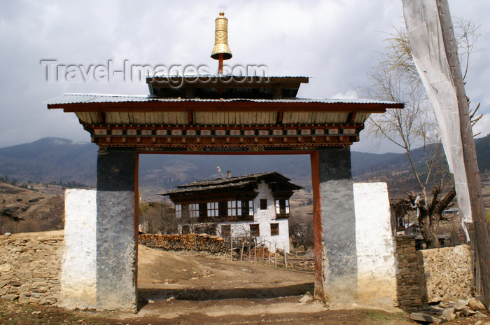 bhutan393: Bhutan - Ura village -  Outside the Geyden Lhakhang - photo by A.Ferrari - (c) Travel-Images.com - Stock Photography agency - Image Bank