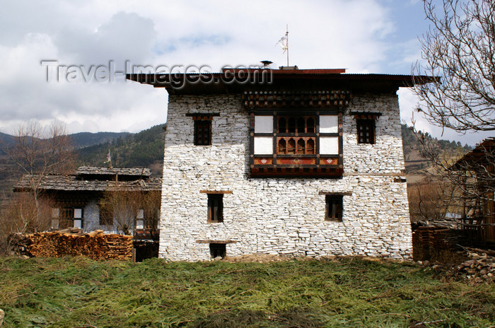 bhutan394: Bhutan - Ura village - Bhutanese house - photo by A.Ferrari - (c) Travel-Images.com - Stock Photography agency - Image Bank