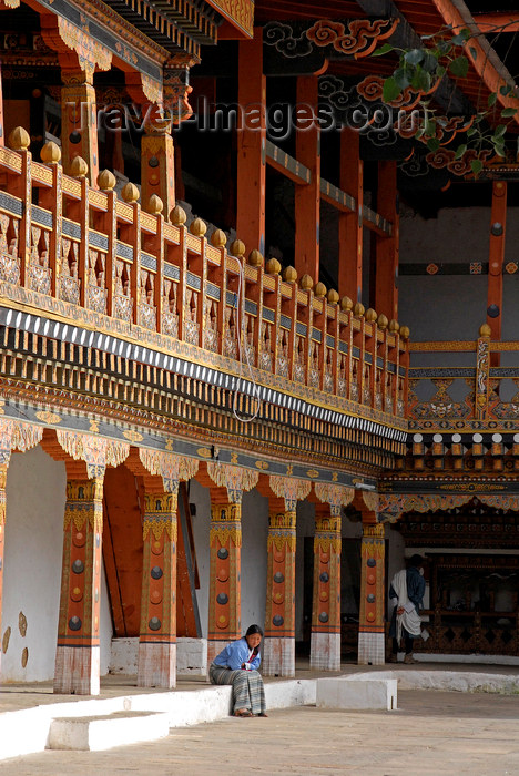 bhutan430: Bhutan, Thimphu, Trashi Chhoe Dzong inner courtyard - photo by J.Pemberton - (c) Travel-Images.com - Stock Photography agency - Image Bank