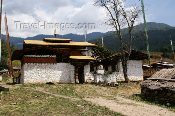 bhutan6: Bhutan - Bumthang valley - Konchogsum Lhakhang - originally built in the 7th century - photo by A.Ferrari - (c) Travel-Images.com - Stock Photography agency - Image Bank