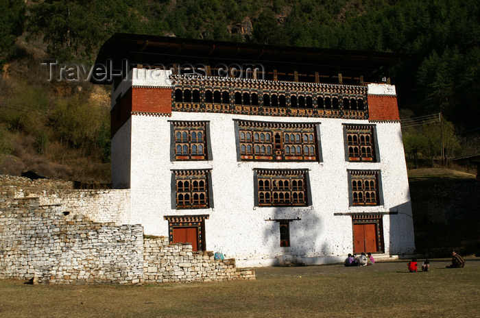 bhutan70: Bhutan - Paro: white house, just outside Paro Dzong - photo by A.Ferrari - (c) Travel-Images.com - Stock Photography agency - Image Bank