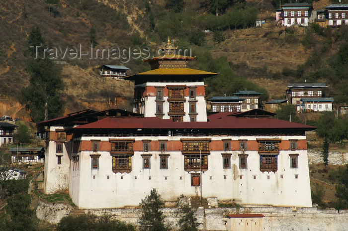 bhutan84: Bhutan - Paro: Paro Dzong, in the late afternoon light, aka Rinpung Dzong - administration center and school for monks - photo by A.Ferrari - (c) Travel-Images.com - Stock Photography agency - Image Bank