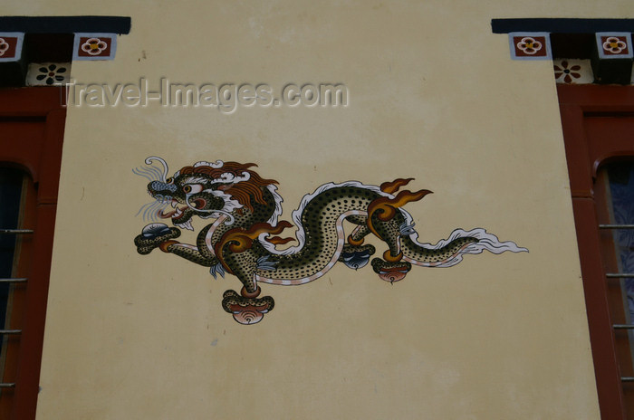 bhutan89: Bhutan - Paro: the Thunder Dragon - druk - painting on the wall of a building - photo by A.Ferrari - (c) Travel-Images.com - Stock Photography agency - Image Bank