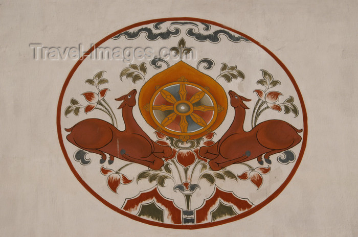 bhutan94: Bhutan - Paro: the Wheel of Law (khorlo) represents the propagation of the Buddha's teachings - painting on the wall of a building - photo by A.Ferrari - (c) Travel-Images.com - Stock Photography agency - Image Bank