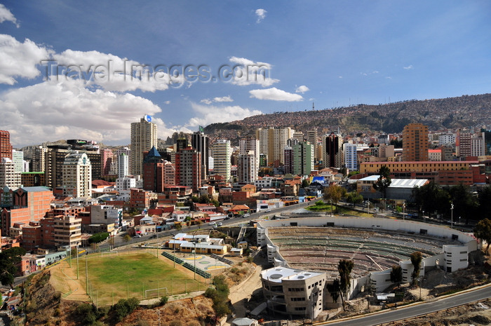 bolivia115: La Paz, Bolivia: Jaime Laredo open air theatre and football field - Avenida del Poeta - Sopocachi and El Alto in the background - photo by M.Torres - (c) Travel-Images.com - Stock Photography agency - Image Bank