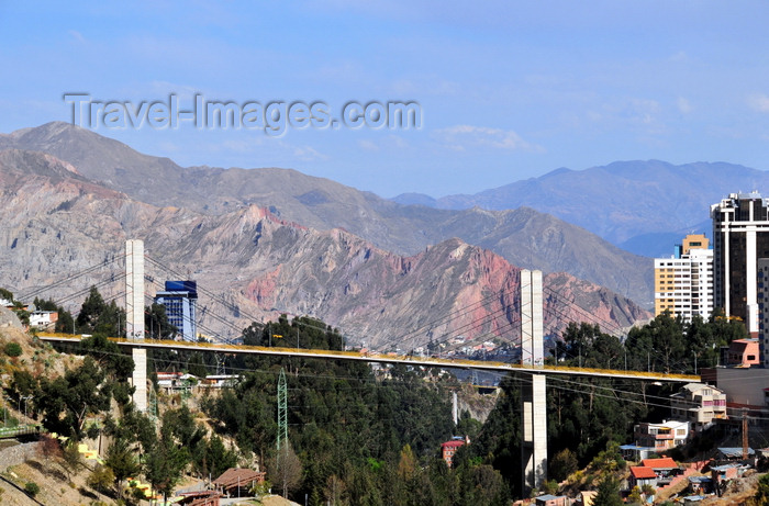 bolivia119: La Paz, Bolivia: Puente de las Americas - this cable-stayed bridge links Miraflores to Sopocachi over the river Choqueyapu - designed by Jean Müller International - Avenida del Poeta and Parque Urbano Central - photo by M.Torres - (c) Travel-Images.com - Stock Photography agency - Image Bank