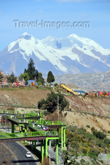 bolivia121: La Paz, Bolivia: mount Illimani and Avenida del Ejercito - vía Balcón, a 3 km long raised foothpath paid by Venezuela - Parque Metropolitano Laikacota, Parque Urbano Central - photo by M.Torres - (c) Travel-Images.com - Stock Photography agency - Image Bank