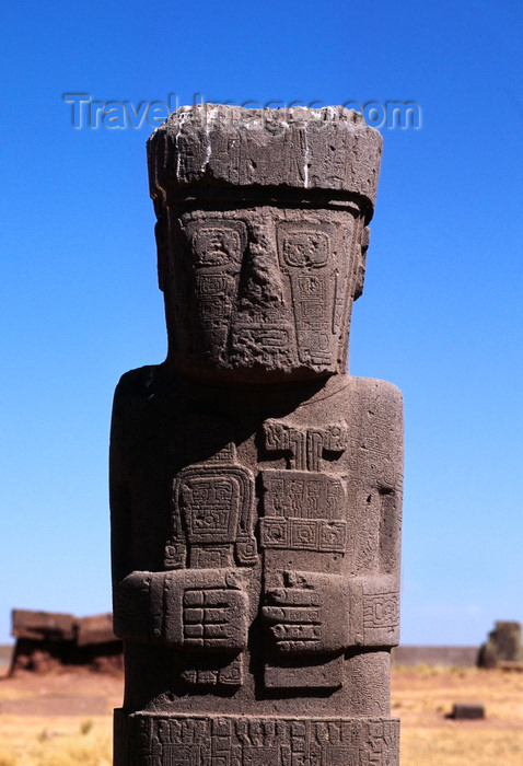 bolivia135: Tiwanaku / Tiahuanacu, Ingavi Province, La Paz Department, Bolivia: the Ponce Monolith in the center of the Kalasasaya Temple courtyard - from the waist up - UNESCO world heritage site - Spiritual and Political Centre of the Tiwanaku Culture - photo by C.Lovell - (c) Travel-Images.com - Stock Photography agency - Image Bank