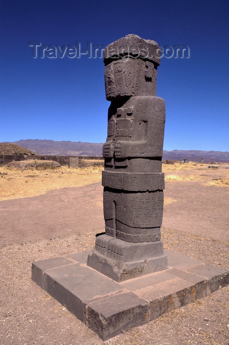 bolivia136: Tiwanaku / Tiahuanacu, Ingavi Province, La Paz Department, Bolivia: the Ponce Monolith in the center of the Kalasasaya Temple ritual platform - Temple of Stopped Stones - photo by C.Lovell - (c) Travel-Images.com - Stock Photography agency - Image Bank