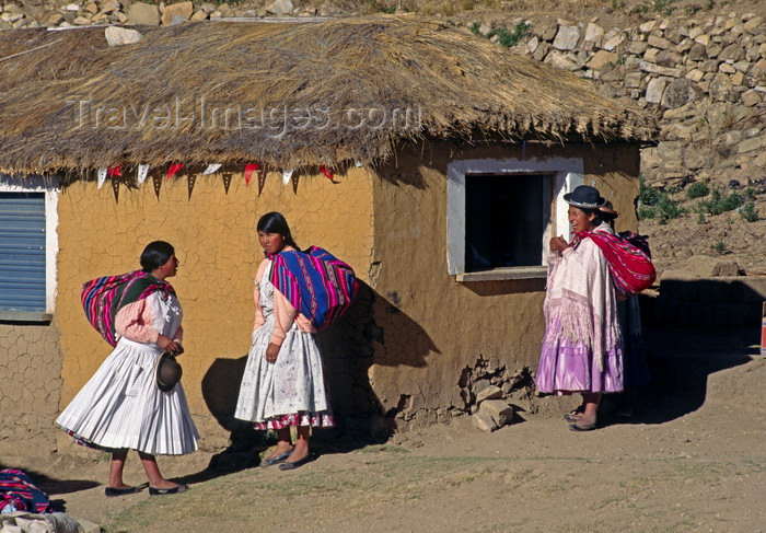 bolivia156: Isla del Sol, Lake Titicaca, Manco Kapac Province, La Paz Department, Bolivia: the local Aymara in their village of Yumani - mud house and women with their 'backpacks' - photo by C.Lovell - (c) Travel-Images.com - Stock Photography agency - Image Bank