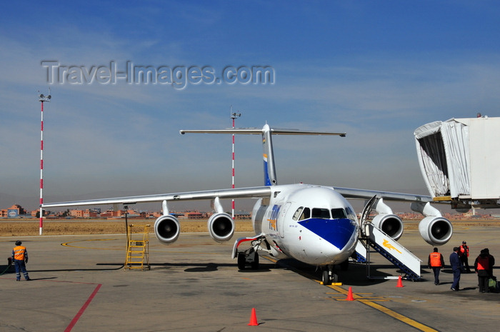 bolivia21: El Alto, La Paz department, Bolivia: La Paz El Alto International Airport - LPB - BAE 146-200A and air bridge - TAM - Transporte Aéreo Militar, the Bolivian Military Airline - FAB-103 - photo by M.Torres - (c) Travel-Images.com - Stock Photography agency - Image Bank