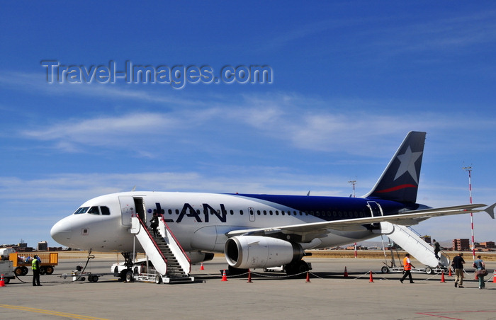 bolivia24: El Alto, La Paz department, Bolivia: La Paz El Alto International Airport - LPB - LAN Airbus A319-132 prepares to leave for Iquique - CC-COZ - cn 2304 - photo by M.Torres - (c) Travel-Images.com - Stock Photography agency - Image Bank