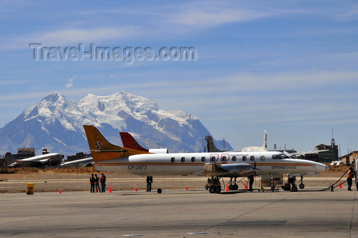 bolivia27: El Alto, La Paz department, Bolivia: La Paz El Alto International Airport - LPB - Amaszonas Fairchild SA-227CC Metro 23 - Fairchild Swearingen Metroliner - mount Illimani and old aircraft in the background - CP-2473 - cn DC-842B - photo by M.Torres - (c) Travel-Images.com - Stock Photography agency - Image Bank