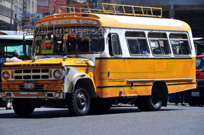 bolivia50: La Paz, Bolivia: the Dodge micro-bus of 'John the fearless' - 'Juan sin miedo' - Av. Mariscal Santa Cruz - El Prado - photo by M.Torres - (c) Travel-Images.com - Stock Photography agency - Image Bank