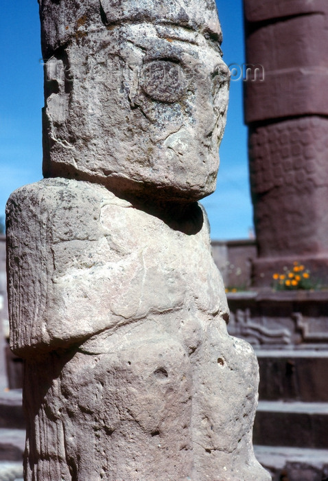 bolivia6: Tiwanaku / Tiahuanacu, Ingavi Province, La Paz Department, Bolivia: statue - Pre-Columbian archaeological site - UNESCO world heritage - Ciudad eterna de Los Andes - photo by J.Fekete - (c) Travel-Images.com - Stock Photography agency - Image Bank