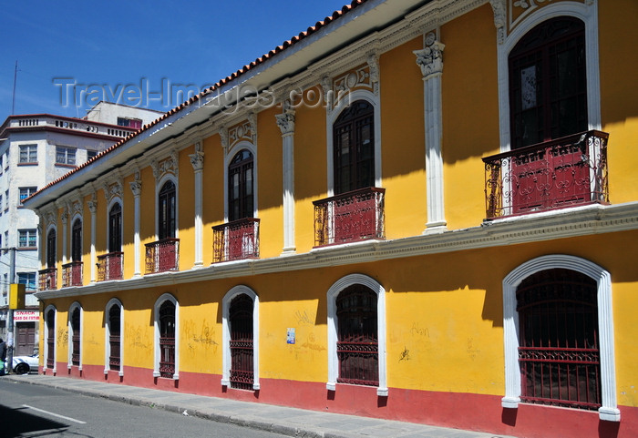 bolivia69: La Paz, Bolivia: college of San Simón de Ayacucho - 19th century building housing an arts and sciences school - Calle Indaburo, corner with Calle Yanacocha - photo by M.Torres - (c) Travel-Images.com - Stock Photography agency - Image Bank