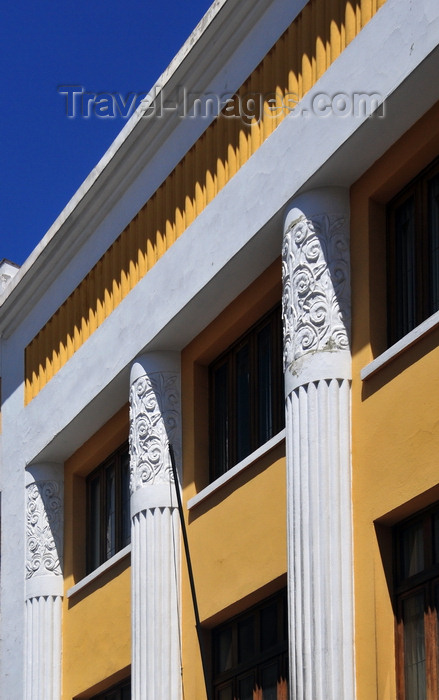 bolivia72: La Paz, Bolivia: façade with art deco columns on Calle Ingavi - photo by M.Torres - (c) Travel-Images.com - Stock Photography agency - Image Bank