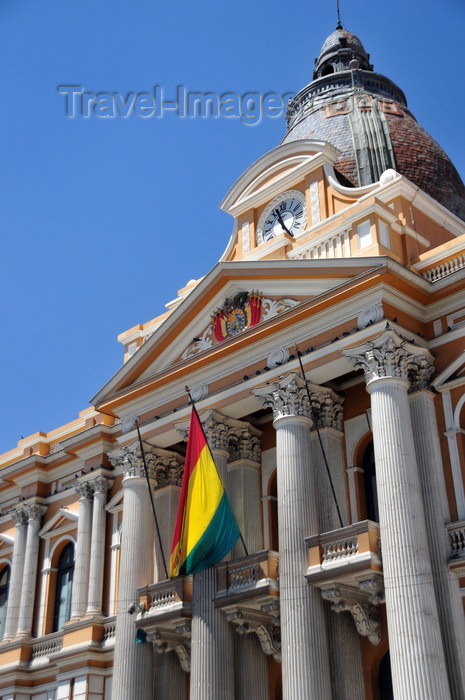 bolivia81: La Paz, Bolivia: Palacio Legislativo - the Parliament's neo-classical façade with Corinthian columns - Plaza Murillo - photo by M.Torres - (c) Travel-Images.com - Stock Photography agency - Image Bank