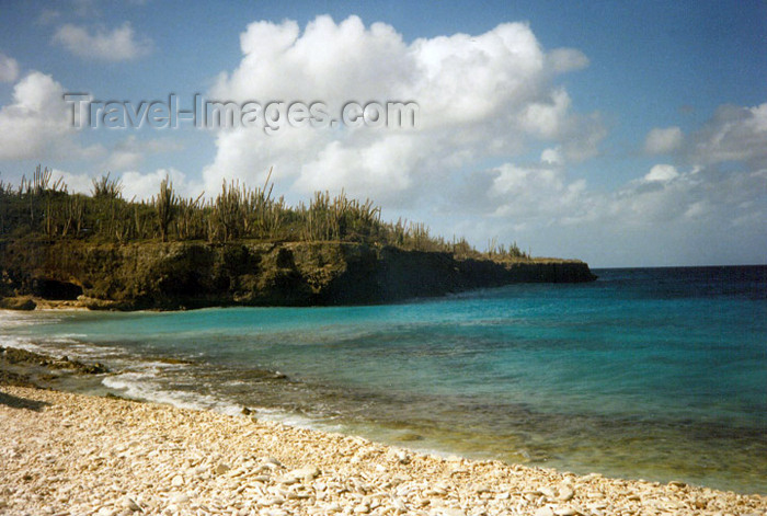 bonaire4: Bonaire/ BON: northern coast - empty beach - Caribbean Sea - photo by G.Frysinger - (c) Travel-Images.com - Stock Photography agency - Image Bank
