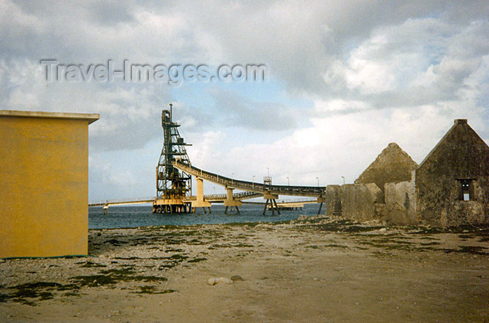 bonaire6: Bonaire/ BON: salt export terminal - conveyer belt - photo by G.Frysinger - (c) Travel-Images.com - Stock Photography agency - Image Bank