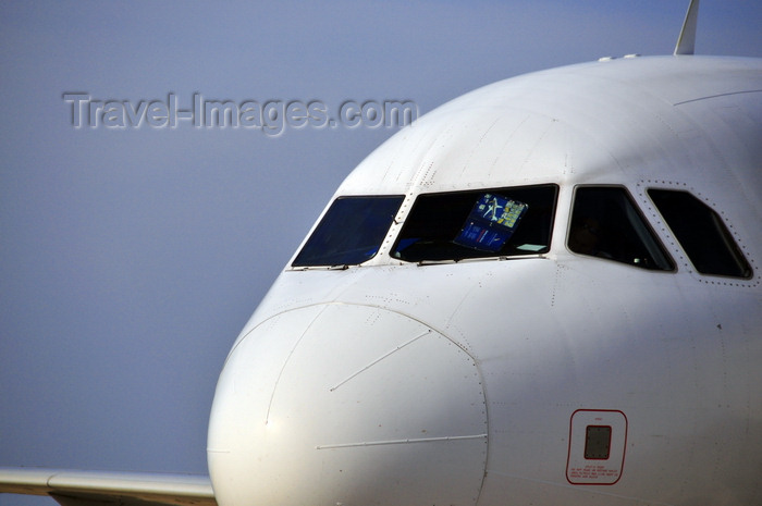 botswana9: Gaborone, South-East District, Botswana: Sir Seretse Khama International Airport - South African Airways - Airbus A319-131 - ZS-SFJ cn 2379 - nose view - photo by M.Torres - (c) Travel-Images.com - Stock Photography agency - Image Bank