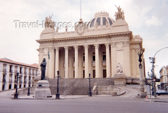 brazil11: Brazil / Brasil - Rio de Janeiro: pretty in pink - Tiradentes palace / Palácio Tiradentes - State Parliament / sede da Assembleia Legislativa do Estado do Rio de Janeiro - antigo parlamento nacional - cupola - centro velho - arquitetos: Archimedes Memória - (c) Travel-Images.com - Stock Photography agency - Image Bank