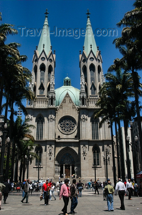 brazil12: Brazil / Brasil - São Paulo: the cathedral - Praça da Sé - Neo-Gothic style - German architect Maximilian Emil Hehl / a catedral - revivalismo gótico - photo by M.Alves - (c) Travel-Images.com - Stock Photography agency - Image Bank