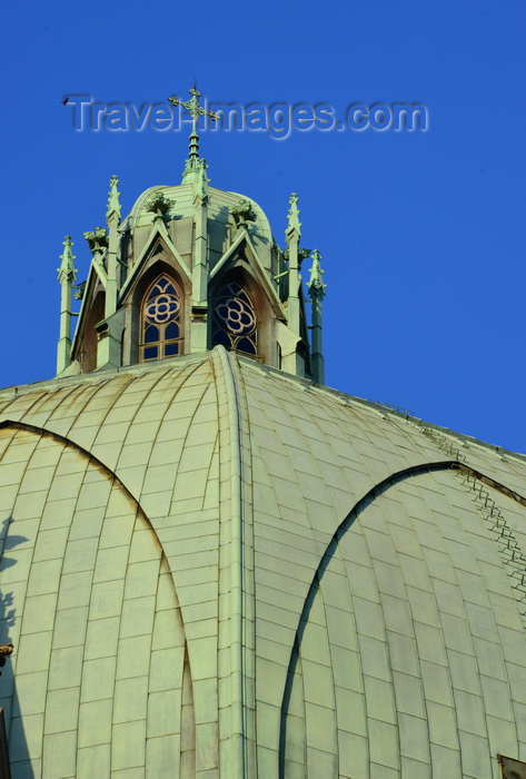 brazil135: São Paulo, Brazil: the cathedral domee with lantern is inspired by the Renaissance architecture of the Cathedral of Florence- Praça da Sé - Neo-Gothic style, designed in 1912 by the German architect Maximillian Hehl -  São Paulo See Metropolitan Cathedral - photo by M.Torres - (c) Travel-Images.com - Stock Photography agency - Image Bank