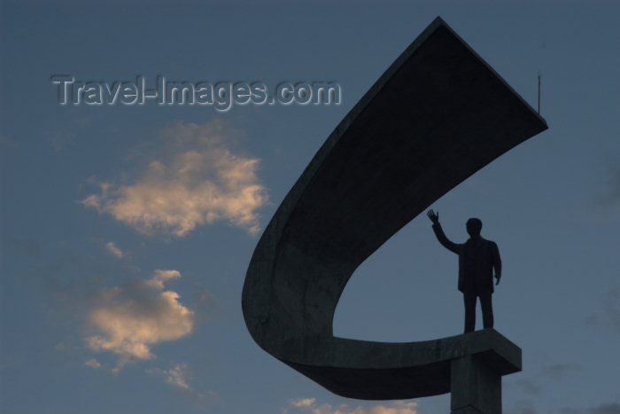 brazil14: Brazil / Brasil - Brasilia / BSB (DF): President Juscelino Kubitschek de Oliveira mausoleum -  - statue - silhouette - Mausoleu do Presidente Kubitschek - JK - estátua - photo by M.Alves - (c) Travel-Images.com - Stock Photography agency - Image Bank