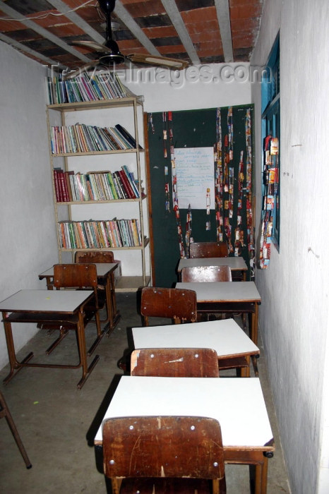 brazil147: Brazil / Brasil - Rio de Janeiro: Vila Canoas Favela - slum - school / escola primária - photo by N.Cabana - (c) Travel-Images.com - Stock Photography agency - Image Bank