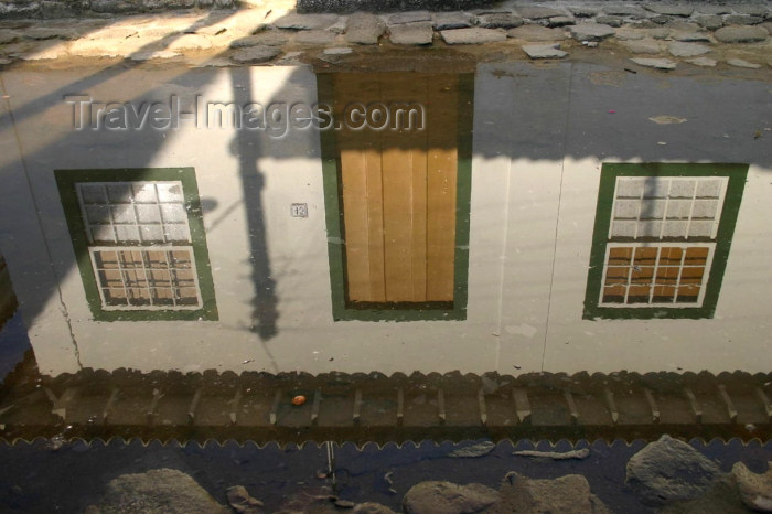 brazil153: Brazil / Brasil - Parati (RJ): reflection / casa refletida na água - photo by N.Cabana - (c) Travel-Images.com - Stock Photography agency - Image Bank