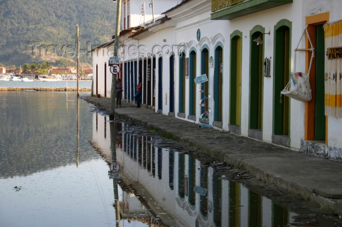 brazil155: Brazil / Brasil - Parati (RJ): flooded street / rua inundada - photo by N.Cabana - (c) Travel-Images.com - Stock Photography agency - Image Bank