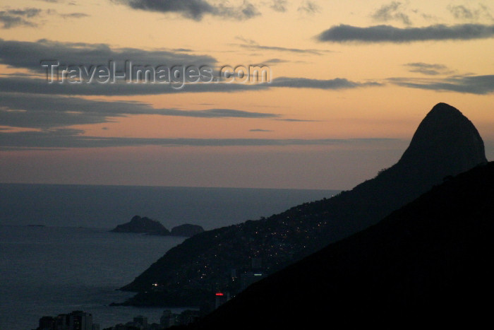 brazil193: Brazil / Brasil - Rio de Janeiro: Pão de Açucar - dusk - photo by N.Cabana - (c) Travel-Images.com - Stock Photography agency - Image Bank