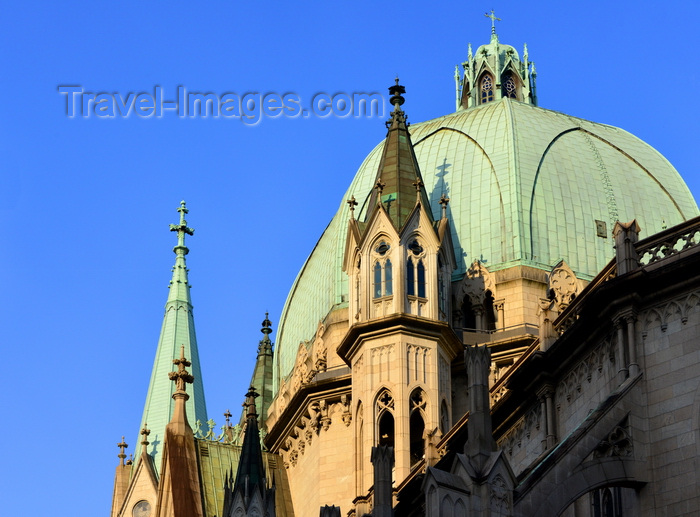 brazil213: São Paulo, Brazil: the cathedral - dome inspired in the Renaissance architecture of the Cathedral of Florence- Praça da Sé - Neo-Gothic style, designed in 1912 by the German architect Maximillian Hehl -  São Paulo See Metropolitan Cathedral - photo by M.Torres - (c) Travel-Images.com - Stock Photography agency - Image Bank