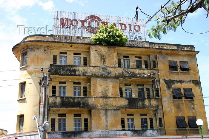 brazil222: Brazil / Brasil - Fortaleza (Ceará): building desperate for a coat of paint - fachada a pedir pintura - photo by N.Cabana - (c) Travel-Images.com - Stock Photography agency - Image Bank