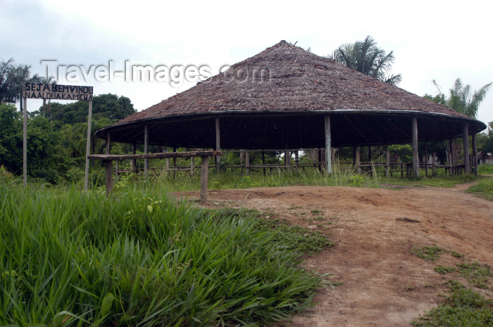 brazil232: Brazil / Brasil - Amazonas - Boca do Acre - Kamicuã village: meeting area / Aldeia Kamicuã (photo by M.Alves) - (c) Travel-Images.com - Stock Photography agency - Image Bank