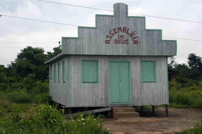 brazil234: Brazil / Brasil - Amazonas - Boca do Acre - Kamicuã village: protestant church / assembleia de deus - igreja protestante - Aldeia Kamicuã (photo by M.Alves) - (c) Travel-Images.com - Stock Photography agency - Image Bank