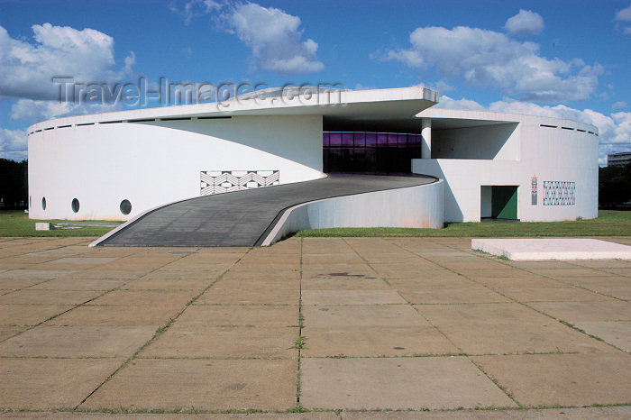 brazil316: Brazil / Brasil - Brasilia: native peoples' memorial / Memorial dos Povos Indigenas - Projeto de Oscar Niemeyer - photo by M.Alves - (c) Travel-Images.com - Stock Photography agency - Image Bank