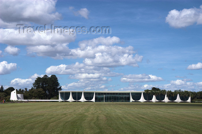 brazil322: Brazil / Brasil - Brasilia: Alvorada Palace / Palácio da Alvorada - residência oficial do Presidente da República - projecto de Oscar Niemeyer - photo by M.Alves - (c) Travel-Images.com - Stock Photography agency - Image Bank