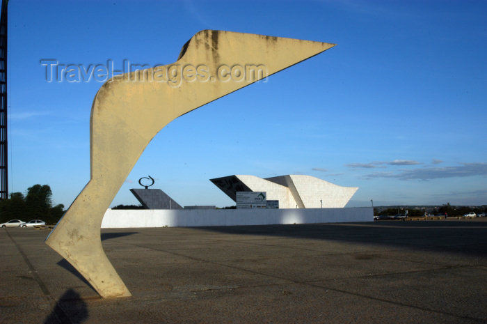 brazil323: Brazil / Brasil - Brasilia: art and the Pantheon - Praça dos Três Poderes - Three Powers Square - photo by M.Alves - (c) Travel-Images.com - Stock Photography agency - Image Bank