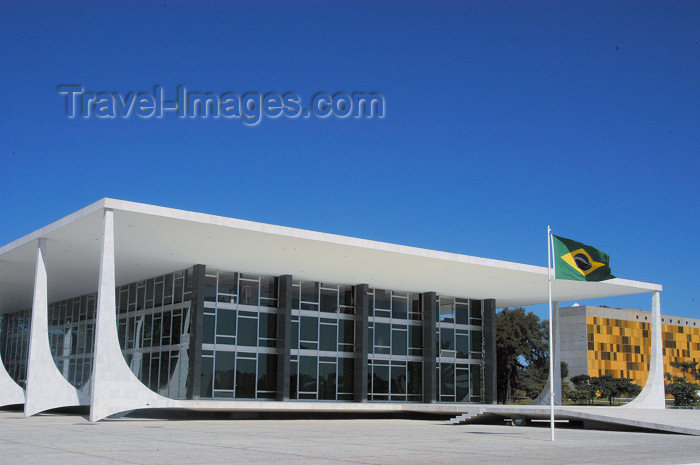 brazil331: Brazil / Brasil - Brasilia: Supreme Court - High Court - Supremo Tribunal Federal - Projeto de Oscar Niemeyer - photo by M.Alves - (c) Travel-Images.com - Stock Photography agency - Image Bank